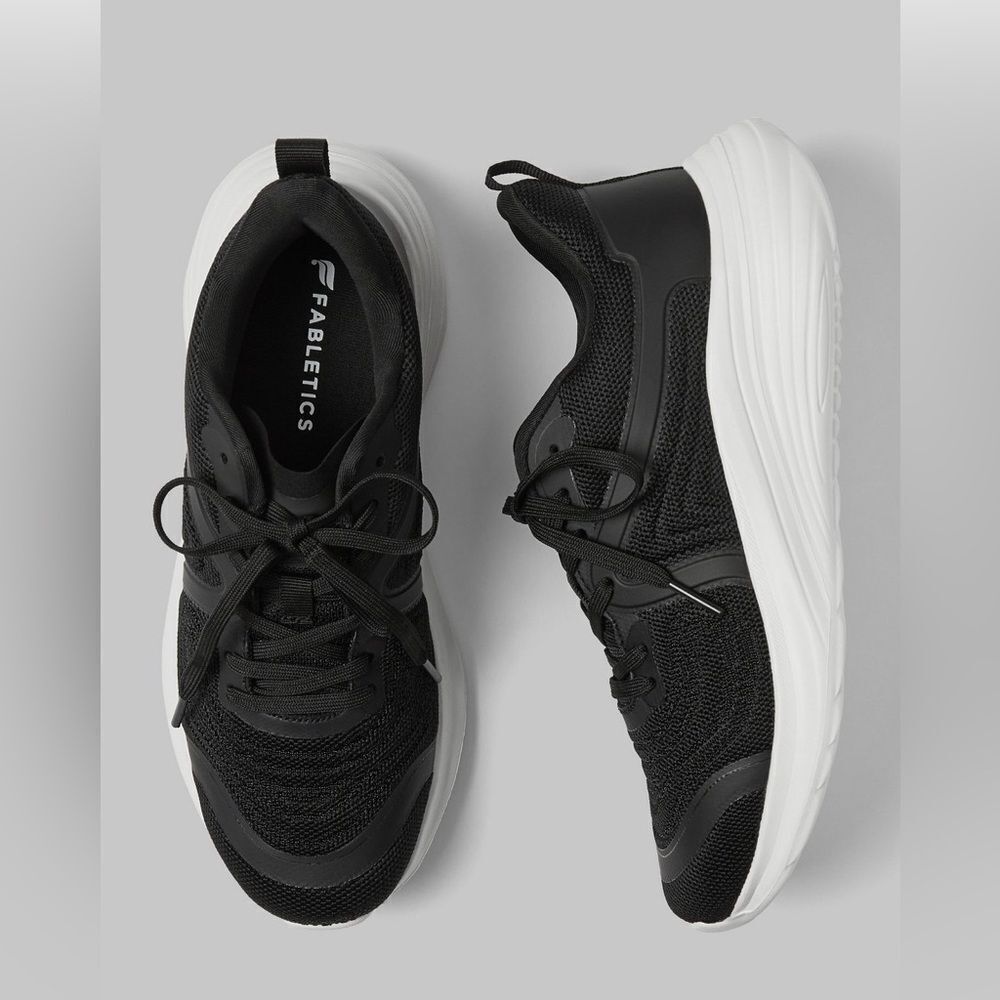 NEW IN BOX! Fabletics Sz 9 Performance Sneaker *Black*